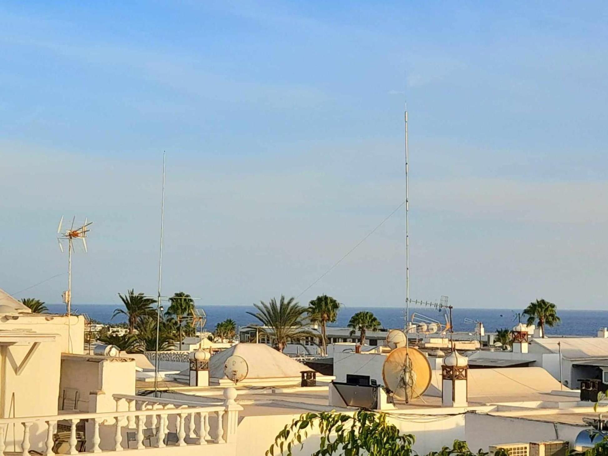 Apartment Vincent, Cozy And Sunny Over The Rooftops Puerto del Carmen  Kültér fotó
