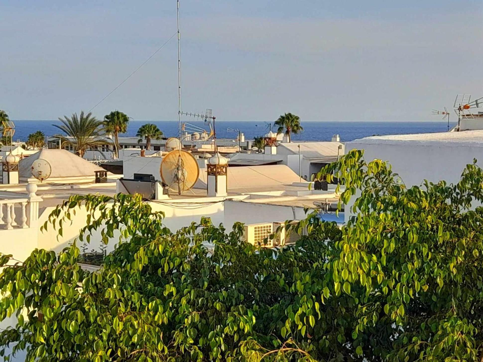 Apartment Vincent, Cozy And Sunny Over The Rooftops Puerto del Carmen  Kültér fotó
